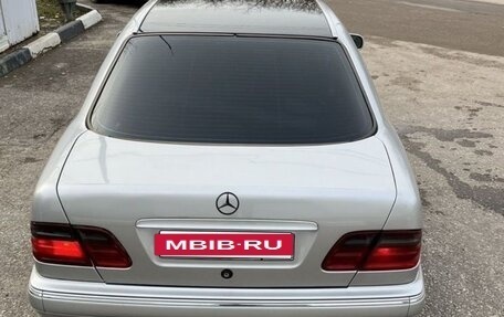 Mercedes-Benz E-Класс, 1998 год, 550 000 рублей, 5 фотография