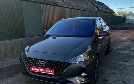 Hyundai Solaris II рестайлинг, 2021 год, 1 750 000 рублей, 1 фотография