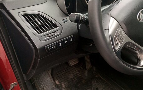 Hyundai ix35 I рестайлинг, 2010 год, 899 999 рублей, 8 фотография