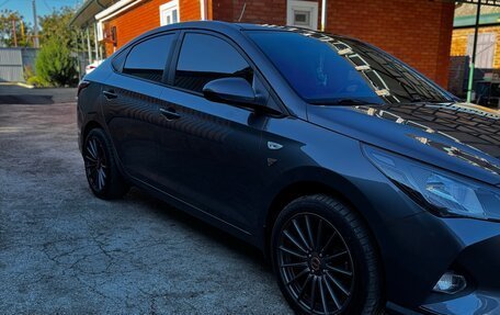 Hyundai Solaris II рестайлинг, 2021 год, 1 750 000 рублей, 2 фотография