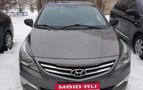 Hyundai Solaris II рестайлинг, 2015 год, 1 200 000 рублей, 2 фотография