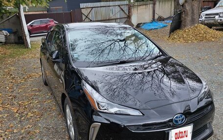 Toyota Prius IV XW50, 2020 год, 1 900 000 рублей, 2 фотография