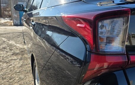 Toyota Prius IV XW50, 2020 год, 1 900 000 рублей, 7 фотография