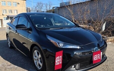 Toyota Prius IV XW50, 2020 год, 1 900 000 рублей, 5 фотография