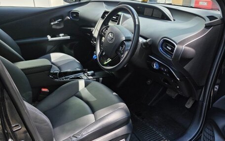 Toyota Prius IV XW50, 2020 год, 1 900 000 рублей, 9 фотография