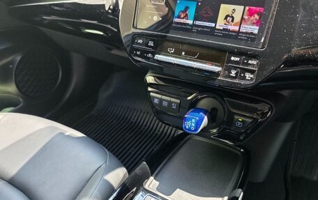 Toyota Prius IV XW50, 2020 год, 1 900 000 рублей, 11 фотография