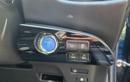 Toyota Prius IV XW50, 2020 год, 1 900 000 рублей, 13 фотография