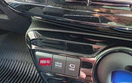 Toyota Prius IV XW50, 2020 год, 1 900 000 рублей, 15 фотография