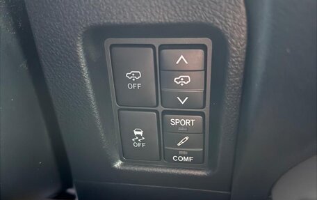 Toyota Land Cruiser Prado 150 рестайлинг 2, 2011 год, 2 400 000 рублей, 13 фотография