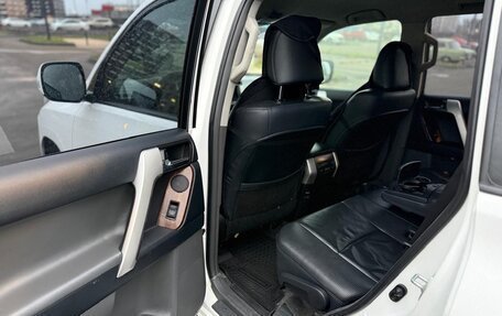 Toyota Land Cruiser Prado 150 рестайлинг 2, 2011 год, 2 400 000 рублей, 10 фотография