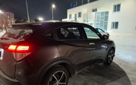 Honda Vezel, 2020 год, 2 300 000 рублей, 2 фотография