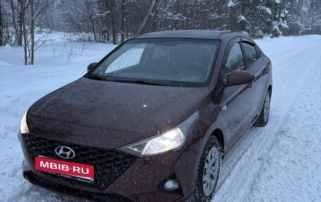 Hyundai Solaris II рестайлинг, 2021 год, 1 580 000 рублей, 2 фотография