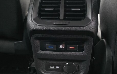 Volkswagen Tiguan II, 2021 год, 2 879 000 рублей, 15 фотография