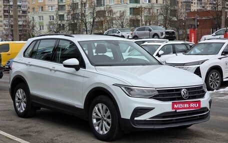 Volkswagen Tiguan II, 2021 год, 2 879 000 рублей, 2 фотография