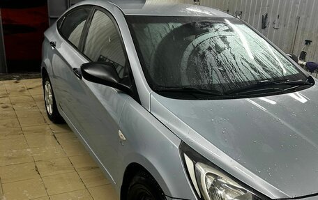 Hyundai Solaris II рестайлинг, 2012 год, 950 000 рублей, 1 фотография