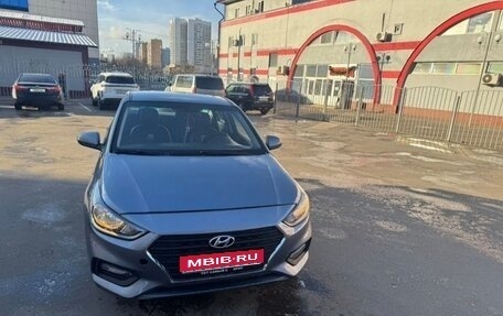 Hyundai Solaris II рестайлинг, 2018 год, 730 000 рублей, 1 фотография