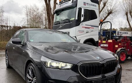 BMW 5 серия, 2025 год, 12 500 000 рублей, 2 фотография