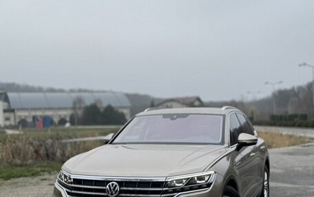 Volkswagen Touareg III, 2018 год, 4 250 000 рублей, 6 фотография