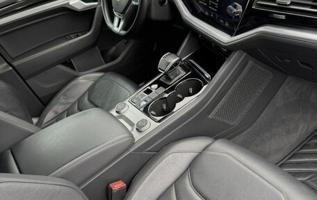 Volkswagen Touareg III, 2018 год, 4 250 000 рублей, 17 фотография