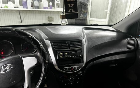 Hyundai Solaris II рестайлинг, 2012 год, 950 000 рублей, 4 фотография