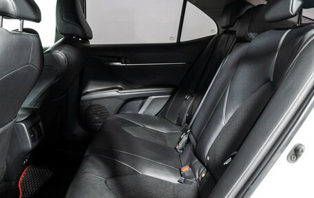 Toyota Camry, 2021 год, 2 750 000 рублей, 10 фотография