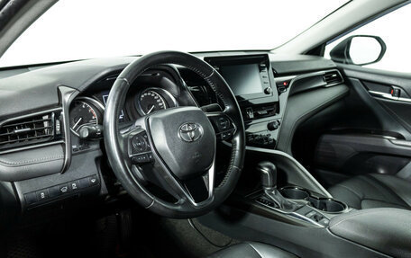 Toyota Camry, 2021 год, 2 750 000 рублей, 11 фотография