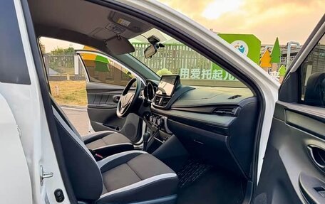 Toyota Yaris XP150 рестайлинг, 2021 год, 1 000 000 рублей, 12 фотография