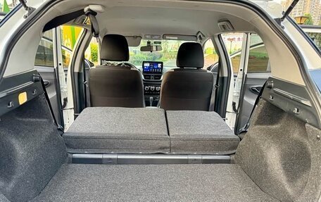 Toyota Yaris XP150 рестайлинг, 2021 год, 1 000 000 рублей, 19 фотография