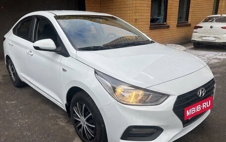 Hyundai Solaris II рестайлинг, 2017 год, 750 000 рублей, 2 фотография