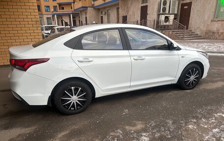 Hyundai Solaris II рестайлинг, 2017 год, 750 000 рублей, 7 фотография