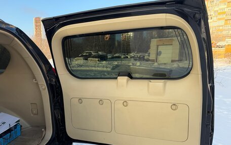 Toyota Land Cruiser Prado 150 рестайлинг 2, 2014 год, 3 490 000 рублей, 9 фотография