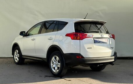 Toyota RAV4, 2015 год, 1 770 000 рублей, 4 фотография