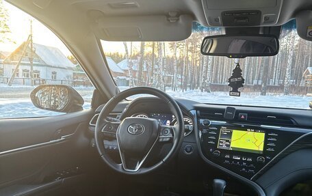 Toyota Camry, 2019 год, 2 550 000 рублей, 10 фотография