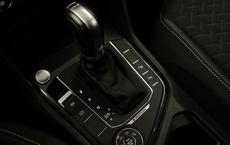 Volkswagen Tiguan II, 2018 год, 2 150 000 рублей, 19 фотография