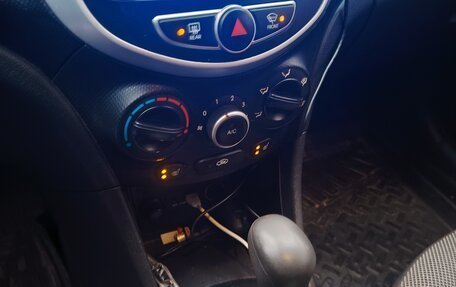 Hyundai Solaris II рестайлинг, 2012 год, 850 000 рублей, 5 фотография