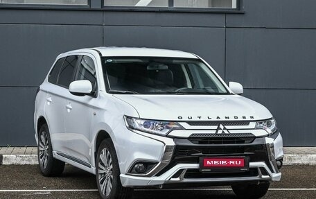 Mitsubishi Outlander III рестайлинг 3, 2022 год, 2 699 000 рублей, 1 фотография
