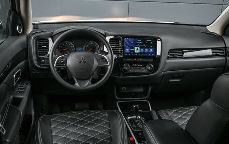 Mitsubishi Outlander III рестайлинг 3, 2022 год, 2 699 000 рублей, 6 фотография