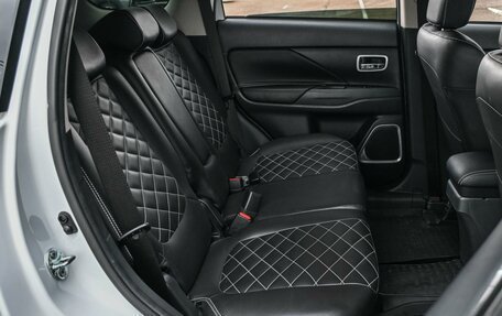 Mitsubishi Outlander III рестайлинг 3, 2022 год, 2 699 000 рублей, 7 фотография