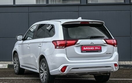 Mitsubishi Outlander III рестайлинг 3, 2022 год, 2 699 000 рублей, 2 фотография