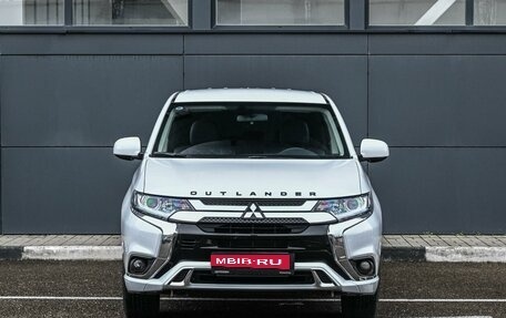 Mitsubishi Outlander III рестайлинг 3, 2022 год, 2 699 000 рублей, 3 фотография