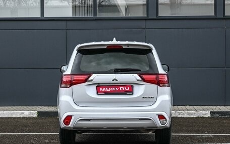 Mitsubishi Outlander III рестайлинг 3, 2022 год, 2 699 000 рублей, 4 фотография