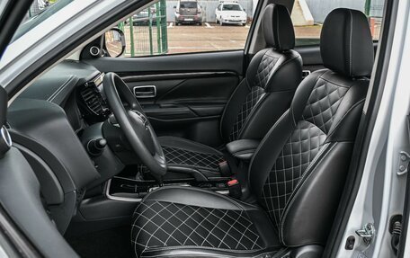 Mitsubishi Outlander III рестайлинг 3, 2022 год, 2 699 000 рублей, 10 фотография