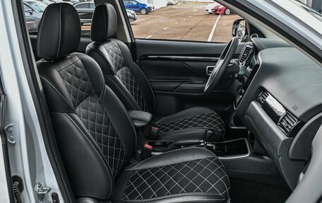 Mitsubishi Outlander III рестайлинг 3, 2022 год, 2 699 000 рублей, 8 фотография