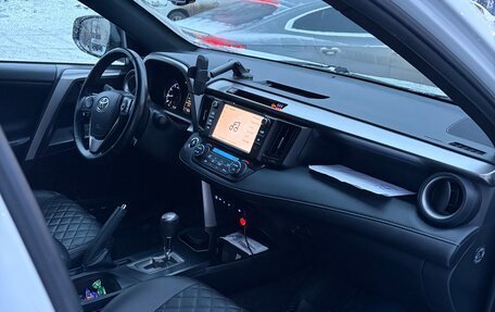 Toyota RAV4, 2018 год, 2 750 000 рублей, 8 фотография