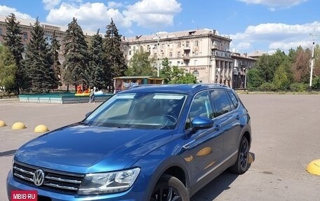 Volkswagen Tiguan II, 2019 год, 2 350 000 рублей, 2 фотография