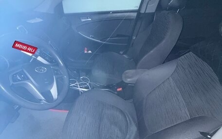 Hyundai Solaris II рестайлинг, 2016 год, 599 000 рублей, 3 фотография