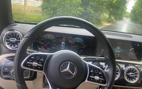 Mercedes-Benz A-Класс, 2018 год, 2 350 000 рублей, 11 фотография
