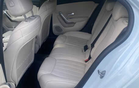 Mercedes-Benz A-Класс, 2018 год, 2 350 000 рублей, 13 фотография