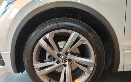 Volkswagen Tiguan II, 2021 год, 2 400 000 рублей, 6 фотография