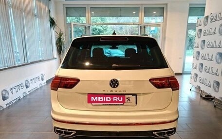 Volkswagen Tiguan II, 2021 год, 2 400 000 рублей, 5 фотография
